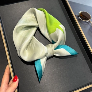 Mulberry Satin Square Scarf Women Elegant Printed Neck Scarf Fashion Satin Small Floral Head Wrap Shawl Accessory