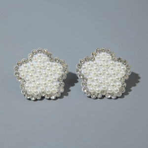 Boucles d'oreilles fleur à cinq pétales avec perles d'imitation blanches et strass