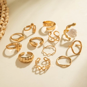 Detailed arrangement of 11 golden alloy rings with baroque pearls and geometric designs