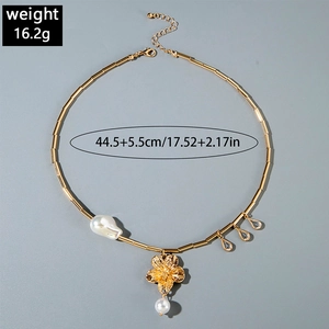 Detailed view of starfish flower necklace with size 44.5+5.5cm and weight 16.2g