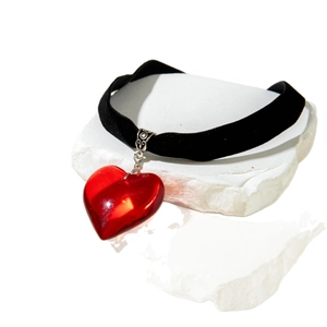 Gothic choker with velvet band and large red heart glass pendant on white stone