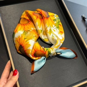 Foulard Carré En Satin De Mûrier Élégant Imprimé Tournesol Rétro Floral Mode Accessoires Femmes Polyvalents