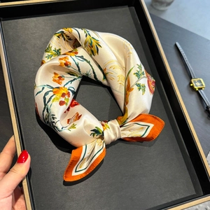Carré En Satin De Mûrier Imprimé Fleurs Oiseaux Élégant Foulard Professionnel Satin Léger Écharpe Mode Pour Femmes