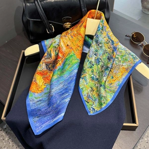 Foulard en soie de mûrier 100% avec motif de peinture à l'huile colorée sur cintre