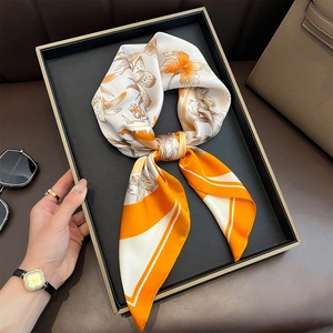 Foulard Carré Élégant À Imprimé Floral Imitation Satin Satin De Polyester Écharpe De Cou Pour Femmes Accessoire De Mode Décoratif Léger