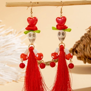 Boucles d'oreilles punk squelette avec cœur rouge, ruban vert et longs pompons rouges