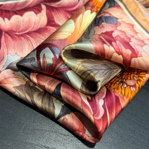 Pañuelo cuadrado de seda con estampado de peonías, flores retro y textura de satén