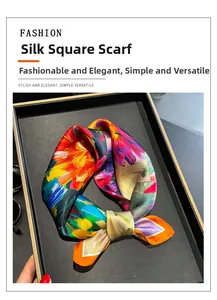 Vue détaillée d'un foulard en soie coloré aux motifs floraux abstraits sur un plateau