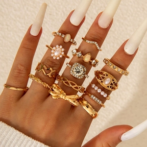 Set de 12 anillos bohemios dorados con mariposas, perlas y cristales para mujer