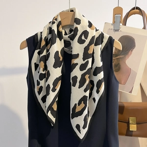 Luipaardprint Vierkante Sjaal Satijngevoel Polyester Elegant Mode Lichtgewicht Halstrik Voor Dames
