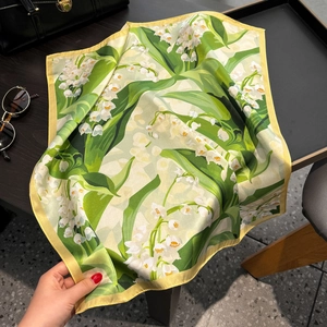 Foulard en soie avec imprimé floral muguet et bordure jaune vif pour femme