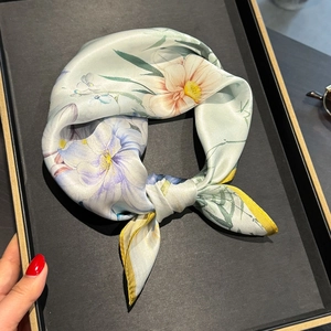 Elegant Floral Printed Mulberry Satin Square Scarf Lightweight Neck Tie Head Wrap For Women Fashion Accessory