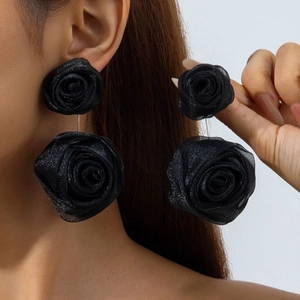 Boucles d'oreilles pendantes double rose noire en tissu avec paillettes argentées
