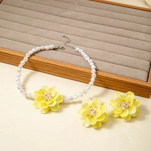 Sweet yellow flower jewelry set with resin petals and white imitation pearl necklace