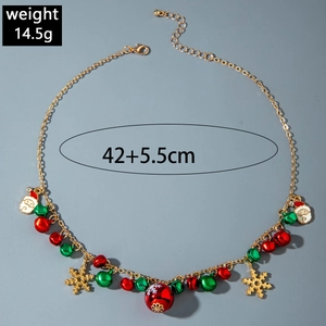 Détail du collier de Noël avec cloches colorées et charms Père Noël, poids 14,5g, longueur 42cm