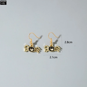 Detail of gold alloy spider earrings with weight 4.5g and 2.8cm height dimensions