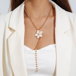 Elegante Legierung Vergoldete Y-Halskette Weißer Blumenanhänger Kunstperle Künstliche Perlenkette Verstellbarer Schmuck Für Damen