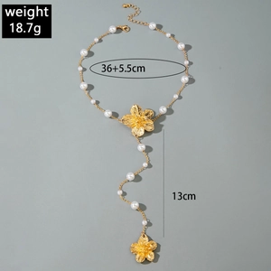 Detailansicht der Goldblumen-Perlenkette mit 13 cm Quastenlänge und einem Gewicht von 18,7 g