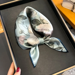 Sciarpa Quadrata In Raso Di Gelso Stampa Floreale Fascia Per Capelli Elegante Foulard Accessorio Di Moda Per Donna