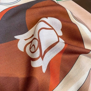 Contrast floral print double-sided silk scarf with geometric patterns and twill texture