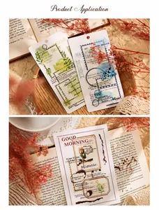 Dettaglio di adesivi PET vintage con illustrazioni botaniche e texture di carta retrò
