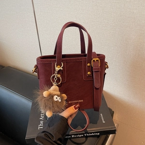 Sac Seau Bandoulière Mini En Cuir PU Rétro Pour Femmes Sac À Main Mode Polyvalent Avec Charme Monstre En Peluche Décor Rivet