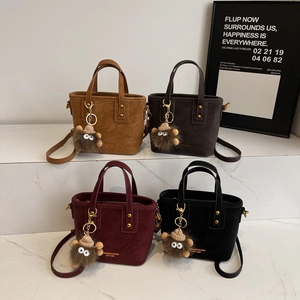Ensemble de sacs seaux minimalistes en faux daim avec rivets et charme peluche