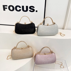 Elegante Glitzer-Clutch-Set mit Strassgriffen und Kettenriemen in vier schicken Farben