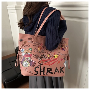 Sac seau rose avec imprimés ours graffiti et longues bretelles d'épaule