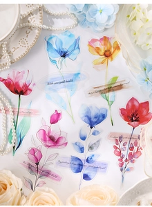 Primer plano de pegatinas PET de flores en acuarela con letras elegantes y fondo decorativo