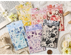 Dettaglio di carta per scrapbooking floreale con motivi botanici e pizzo vintage