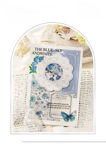 Dettaglio di carta per collage floreale vintage blu con pizzi e decorazioni a farfalla