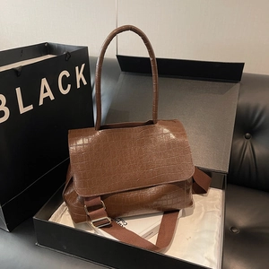 Women Vintage Croc Embossed PU Leather Crossbody Bag Large Capacity Flap Shoulder Bag With Wide Strap Fashion Handbag