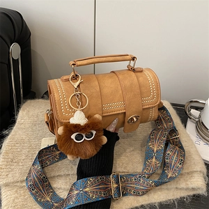 Sac À Main Bandoulière Rétro En Cuir PU Pour Femmes Avec Large Sangle Imprimée Ethnique Fermoir Rotatif Et Charme Monstre