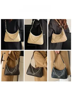 Détails du sac vintage imprimé avec chaîne dorée et bandoulière réglable