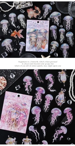 Vue macro de 30 stickers PET thème océan avec motifs méduses et poissons rouges