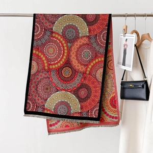 Dicker Vintage-Schal mit Mandala-Muster und Quasten für Wärme im Herbst und Winter