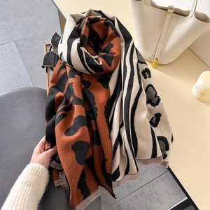 Thick leopard and striped cashmere shawl for women with fringe details for autumn and winter