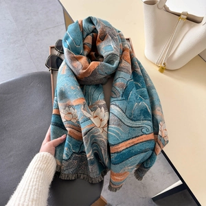 Thick jacquard pashmina shawl with oriental floral patterns and fringe edges