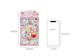 Comparaison de taille d'autocollants chat fraise à côté d'une silhouette de téléphone