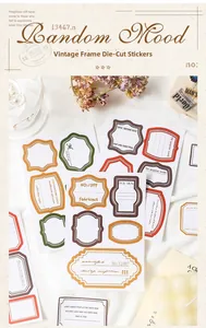 Macrodetail van vintage randstickers met uitgestanste vormen voor journaling-decor