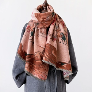 Écharpe de style Dunhuang orange-brun avec motif de paysage et franges sur manteau gris
