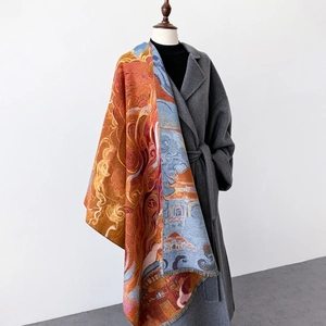 Elegante scialle da donna con motivi jacquard orientali e finiture con nappine