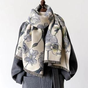 Elegant thick warm double-sided jacquard scarf with narcissus floral pattern and tassels