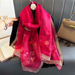 Sciarpa Elegante Da Donna In Finta Raso Ricamata Motivi Floreali E Farfalle Bordo Dorato Scialle In Garza