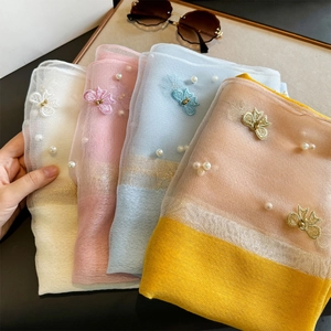 Écharpe élégante en soie avec broderies de papillons et perles pour femmes chic