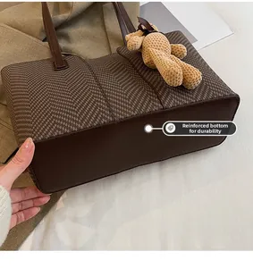 Detail of the thick wear-resistant base and brown woven texture of the tote bag