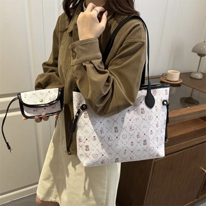 Sac fourre-tout blanc pour femme avec motifs d'ours et poignées noires pour l'automne