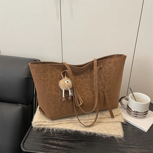 Leopard Print Large Capacity Tote Bag For Women Vintage Matte Faux Suede Shoulder Commuting Bag With Plush Pendant Handbag