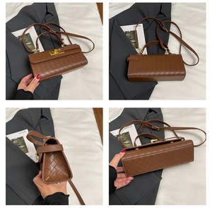 Dettaglio da quattro angolazioni di borsa a tracolla intrecciata marrone con chiusura dorata